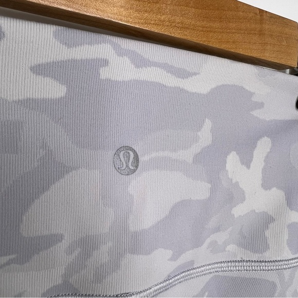 LULULEMON Ribbed Camo Wunder Under Shorts 10” - Picture 5 of 6